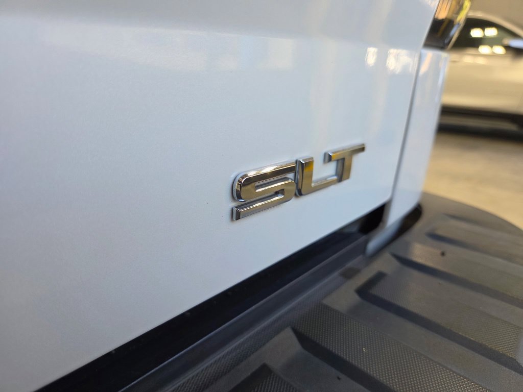Used 2017 GMC Sierra 1500 SLT w/ SLT Premium Package AWD/4WD image 17