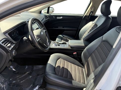 Used 2018 Ford Fusion SE w/ Equipment Group 201A FWD image 14