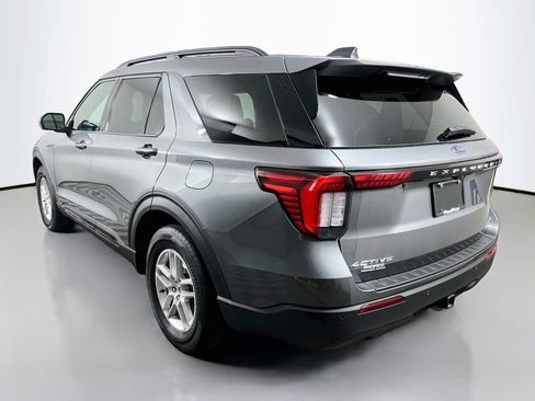 Used 2026 Ford Explorer Active AWD/4WD image 7