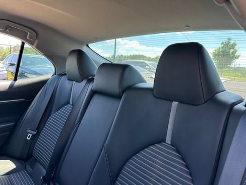 Used 2022 Toyota Camry SE FWD image 17