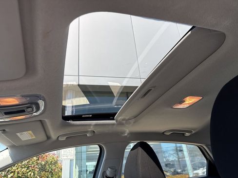 Used 2021 Hyundai Elantra SEL w/ Convenience + Premium Package image 10