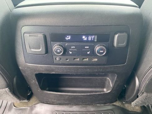 Used 2017 Chevrolet Suburban LT image 25