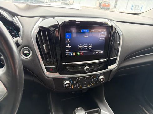 Used 2020 Chevrolet Traverse LT image 20