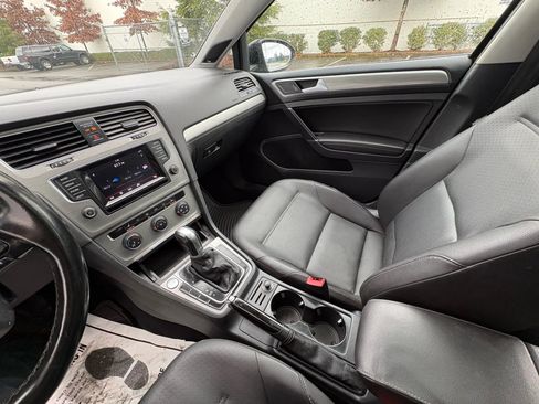 Used 2015 Volkswagen Golf TDI SE image 20