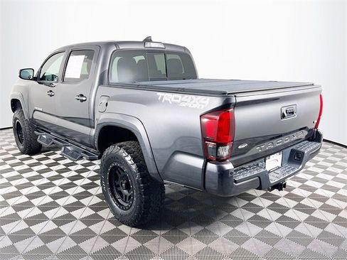 Used 2019 Toyota Tacoma TRD Sport w/ Technology Package image 6