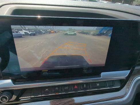 Used 2022 Chevrolet Silverado 1500 LT AWD/4WD image 17