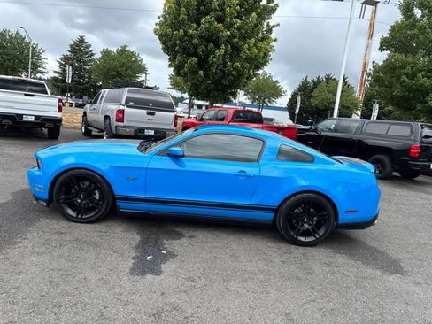 Used 2010 Ford Mustang GT RWD image 2