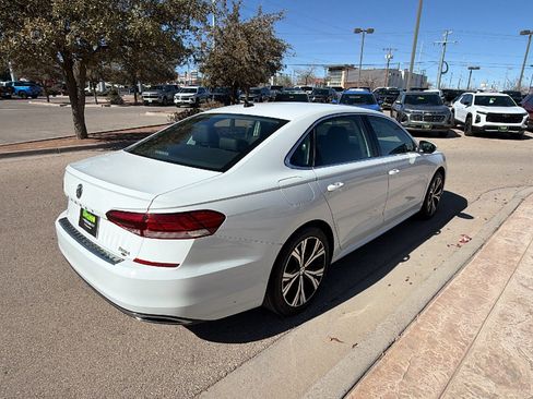 Used 2021 Volkswagen Passat 2.0T SE image 4