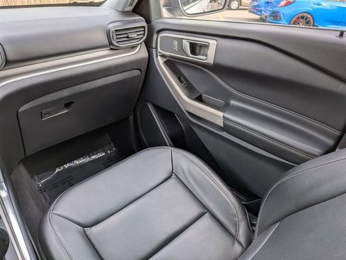 Certified 2022 Ford Explorer XLT w/ Equipment Group 202A image 18