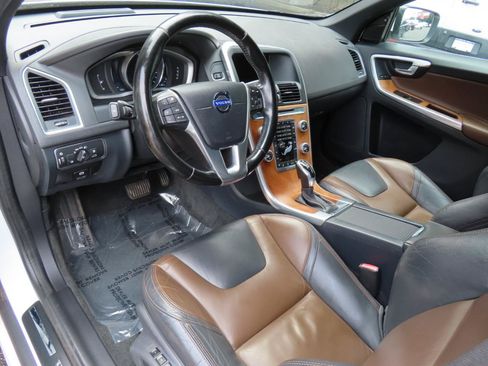 Used 2015 Volvo XC60 T6 AWD/4WD image 9