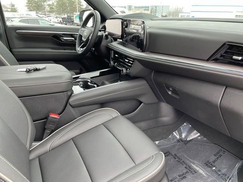 New 2025 Chevrolet Suburban Premier image 23