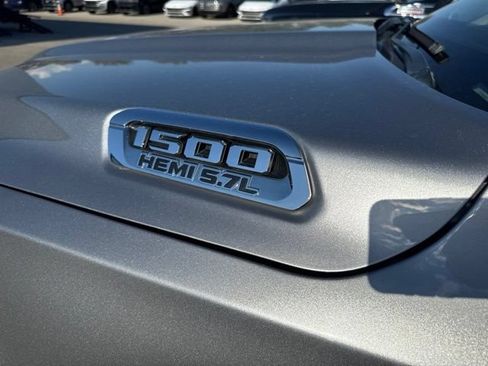 Used 2019 RAM 1500 Laramie AWD/4WD image 11
