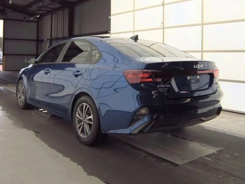 Used 2022 Kia Forte LXS FWD image 2