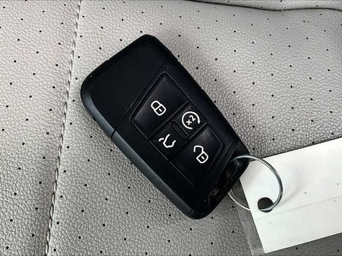 Used 2022 Volkswagen Tiguan SE AWD/4WD image 15