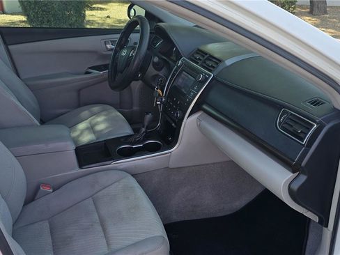 Used 2016 Toyota Camry LE FWD image 12