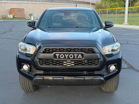 Used 2021 Toyota Tacoma TRD Off-Road w/ Technology Package AWD/4WD image 19