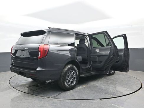 Used 2025 Ford Expedition Active image 28