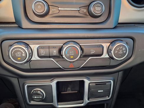 Used 2018 Jeep Wrangler Unlimited Sport image 19