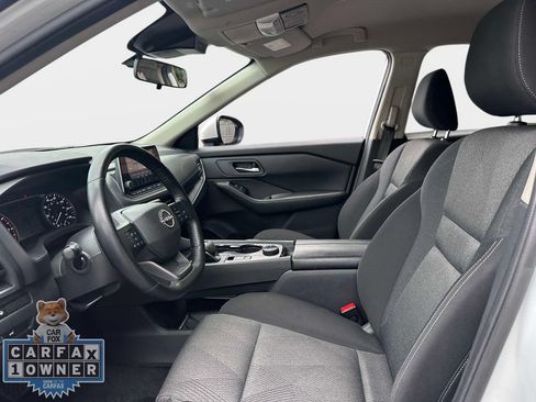 Used 2025 Nissan Rogue SV AWD/4WD image 16