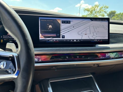 Used 2023 BMW 740i RWD image 18