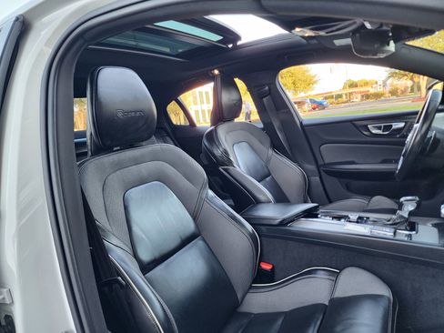 Used 2019 Volvo S60 T6 R-Design image 15