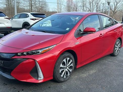 Used 2022 Toyota Prius Prime LE image 2