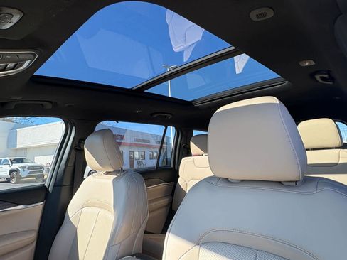 Used 2024 Jeep Grand Cherokee L Limited w/ Luxury Tech Group II image 23