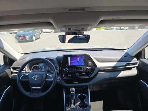 Used 2023 Toyota Highlander XLE FWD image 20