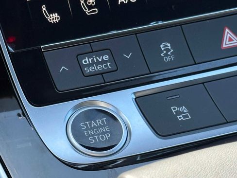 New 2025 Audi Q8 Premium Plus image 32