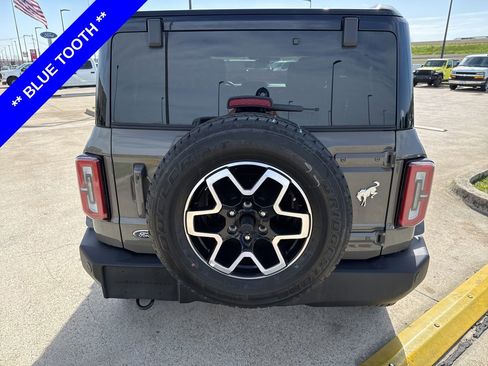 Used 2025 Ford Bronco Outer Banks image 9