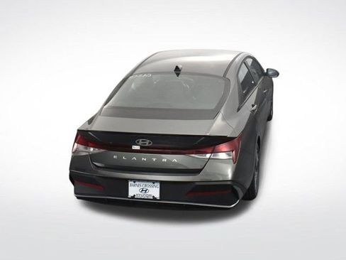 Used 2025 Hyundai Elantra Sport image 25