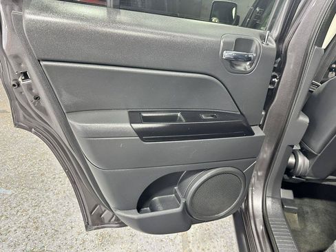 Used 2016 Jeep Patriot High Altitude AWD/4WD image 21