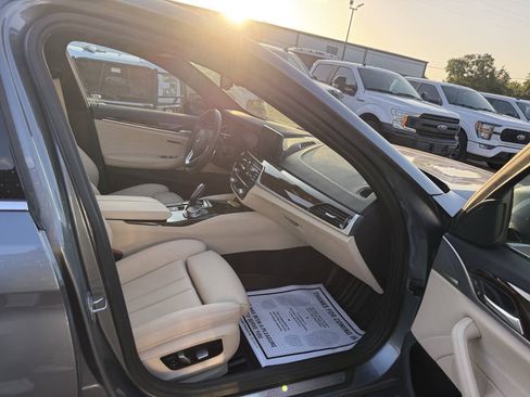 Used 2020 BMW 530i w/ Convenience Package RWD image 10