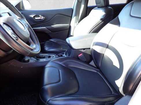 Used 2019 Jeep Cherokee Latitude Plus w/ Cold Weather Group image 10