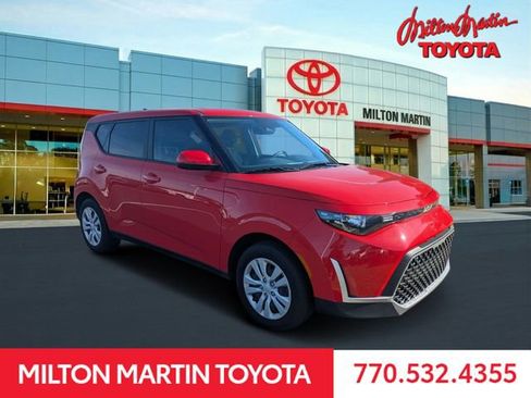 Used 2025 Kia Soul LX FWD image 1