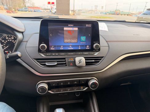 Used 2021 Nissan Altima 2.5 SR w/ SR Premium Package image 11