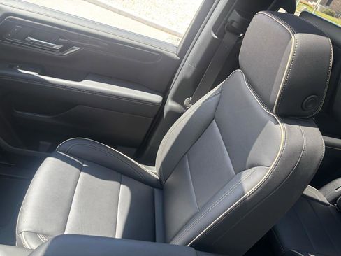 Used 2025 GMC Yukon XL Elevation w/ Elevation Premium Package image 15