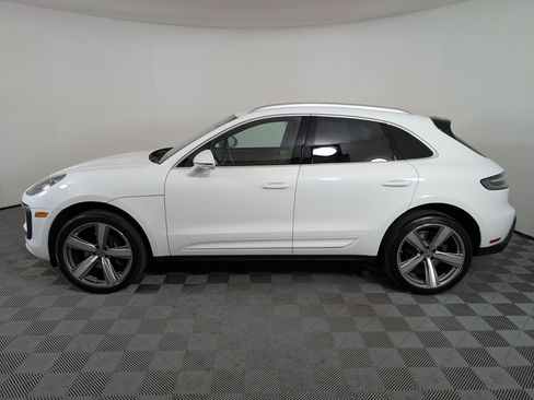 Used 2025 Porsche Macan image 2
