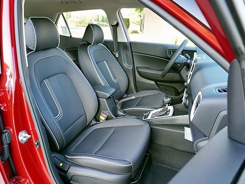 New 2025 Hyundai Venue Limited image 15