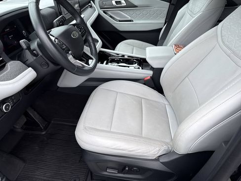 Used 2025 Ford Explorer Platinum w/ LUX Leather Package AWD/4WD image 9
