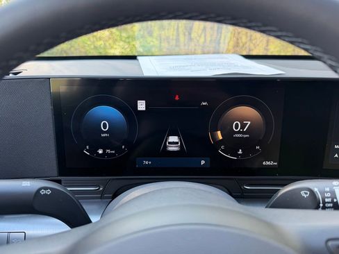 Used 2025 Hyundai Kona Limited image 11