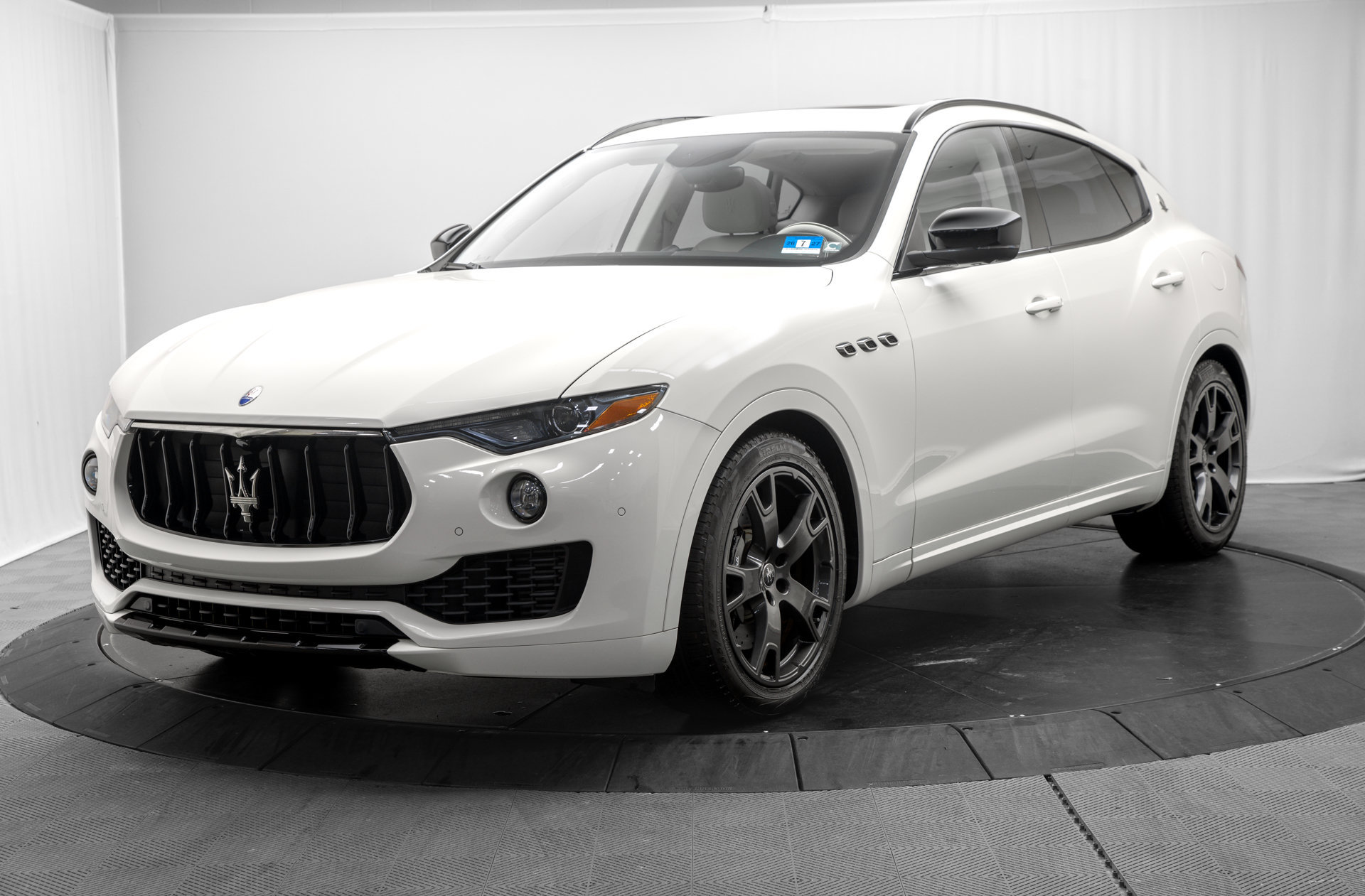 Used 2020 Maserati Levante S AWD/4WD image 3