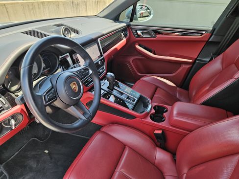 Certified 2024 Porsche Macan S AWD/4WD image 4