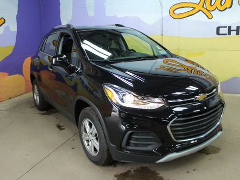 Used 2019 Chevrolet Trax LT w/ LT Convenience Package image 4