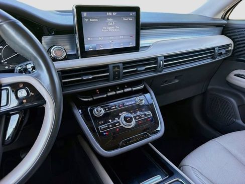 Used 2020 Lincoln Corsair FWD w/ Premium Package image 28