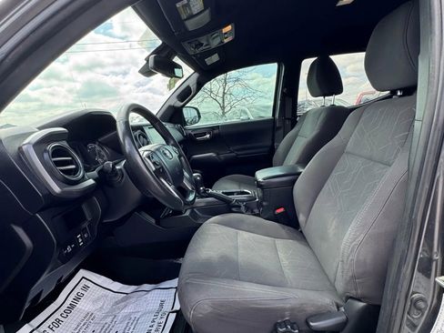 Used 2018 Toyota Tacoma TRD Off-Road image 13