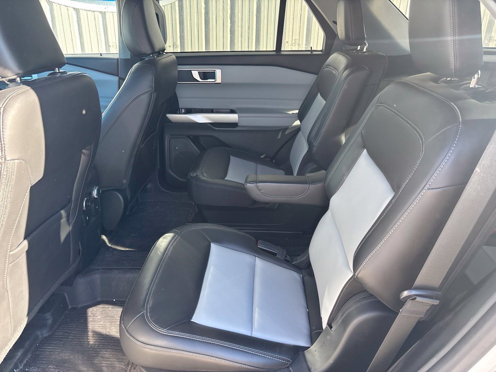 Used 2022 Ford Explorer XLT w/ Equipment Group 202A AWD/4WD image 14