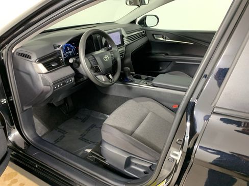 Used 2025 Toyota Camry LE image 29