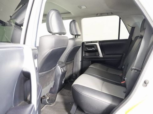 Used 2022 Toyota 4Runner SR5 Premium w/ Moonroof Package AWD/4WD image 11