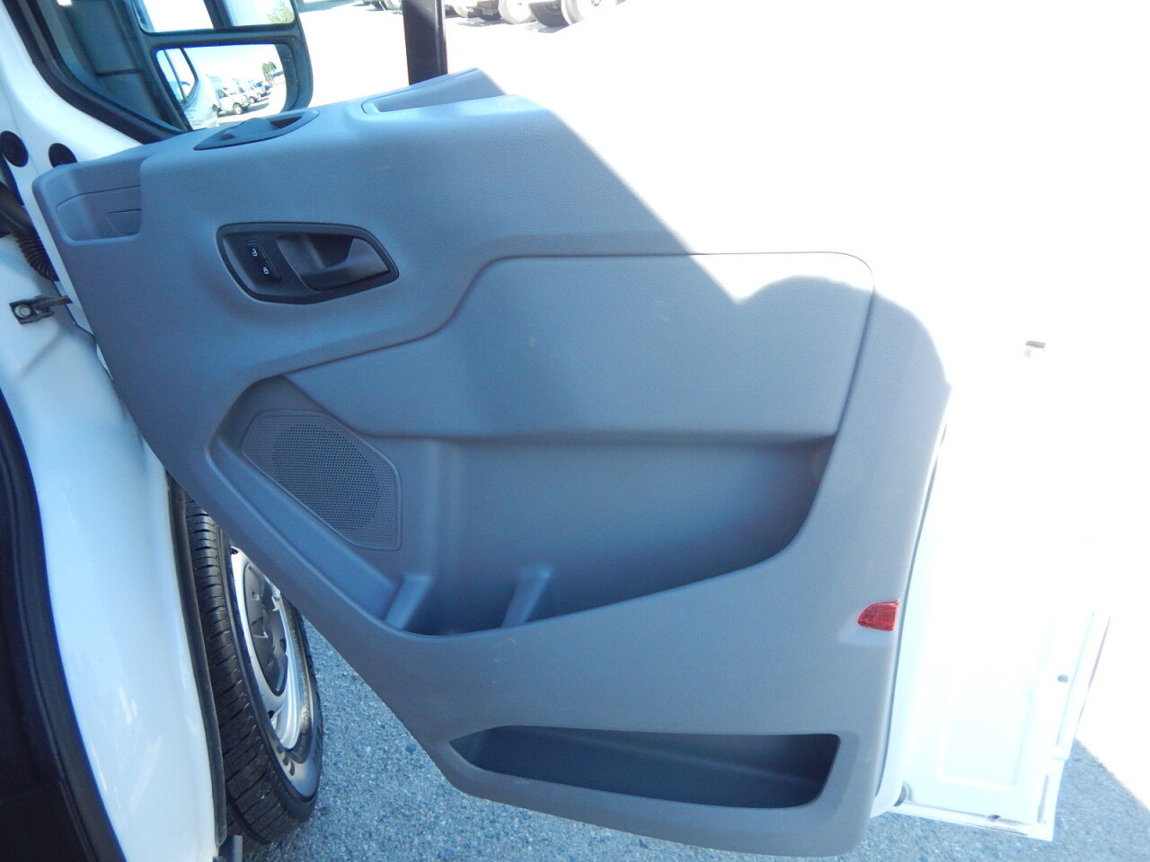 Used 2018 Ford Transit 350 XL RWD image 22